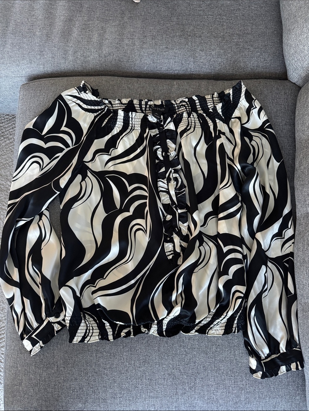 White House Black Market versatile on or off the shoulder, day to night, blouse